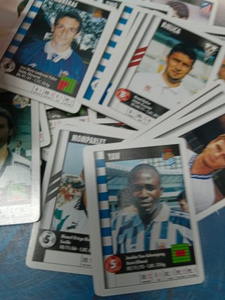 Unas 100 cartas super gol. Años 90. Cards, futbol, marca.
