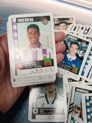 Unas 100 cartas super gol. Años 90. Cards, futbol, marca.