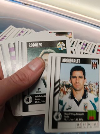 Unas 100 cartas super gol. Años 90. Cards, futbol, marca.