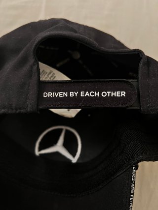 Gorra Mercedes AMG F1 Oficial Negra