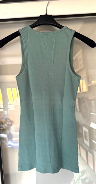 Camiseta Guess con pedrería