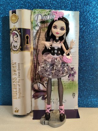 Muñeca Ever After High Duchess Swan