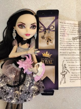 Muñeca Ever After High Duchess Swan