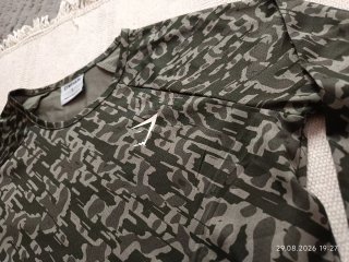 Gymshark Crop Top Manga Larga Estampado Talla S