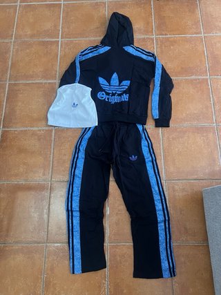 Conjunto Adidas 3 Piezas Bordado  Hay tallas