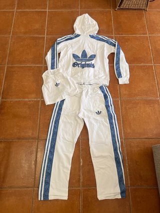 Conjunto Adidas 3 Piezas Bordado  Hay tallas