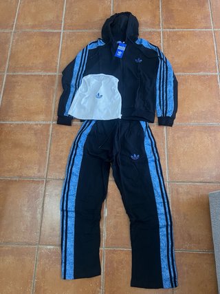 Conjunto Adidas 3 Piezas Bordado  Hay tallas