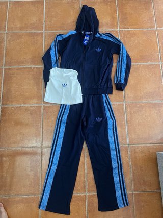 Conjunto Adidas 3 Piezas Bordado  Hay tallas