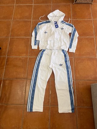 Conjunto Adidas 3 Piezas Bordado  Hay tallas