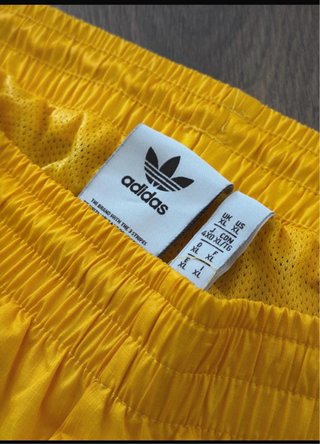 Pantalones Adidas Amarillos con Rayas