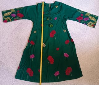 Túnica larga bordada verde y rosa