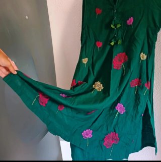 Túnica larga bordada verde y rosa