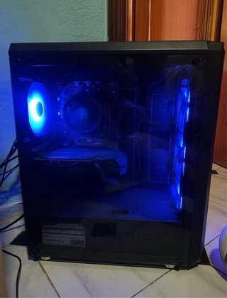 Torre Gaming y Monitor