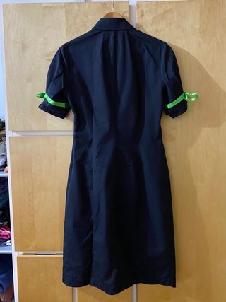 Vestido camisero negro con lazos. Amaya Arzuaga