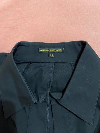 Vestido camisero negro con lazos. Amaya Arzuaga