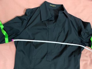 Vestido camisero negro con lazos. Amaya Arzuaga