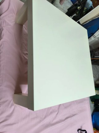 Tavolino in legno bianco