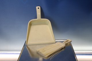 Exin. Piccolo raccoglitore e spazzola. Exclusivas industriales S.A. Plastico.