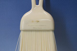 Exin. Piccolo raccoglitore e spazzola. Exclusivas industriales S.A. Plastico.