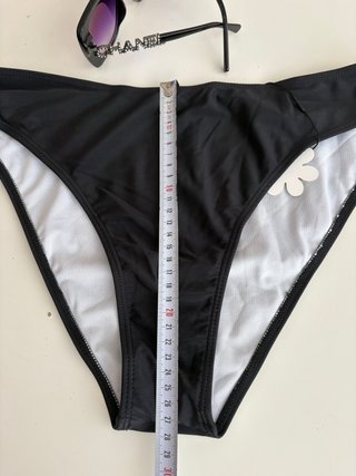 Braguita bikini negra a estrenar