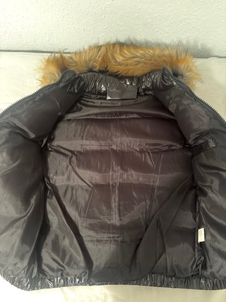 Chaleco Moncler Negro con Capucha de Pelo