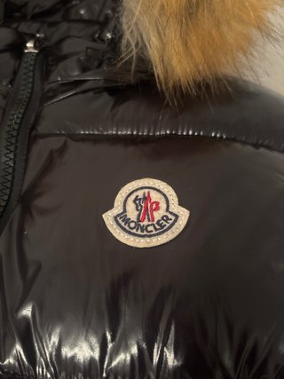 Chaleco Moncler Negro con Capucha de Pelo