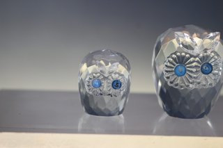 Coppia di gufi in cristallo sfaccettato. Forse Swarovski?