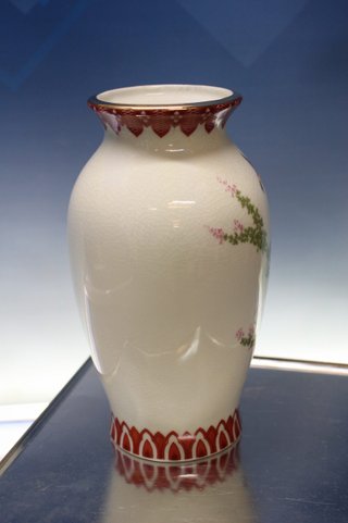 Prezioso vaso in porcellana cinese di metà XX secolo