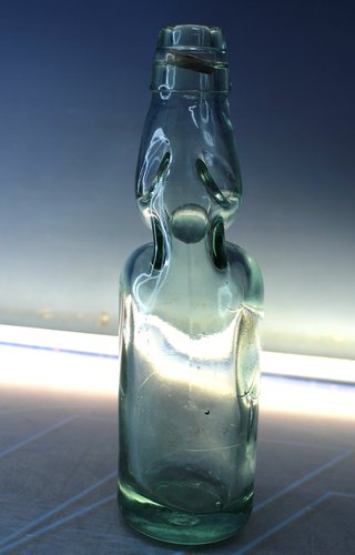 Antigua botella de cuello codd. De boliche o de bola. S.XIX-XX.