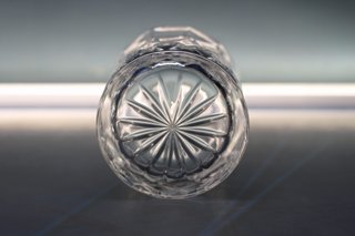 Cubitera e 4 bicchieri da liquore. Cristallo intagliato.