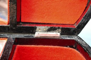 Joyero, caja de música en forma piano, laca china.