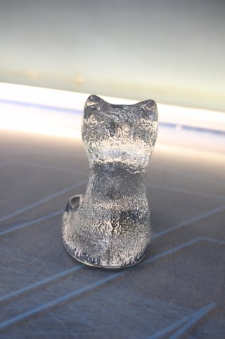 Gato de cristal. Ornamento, portapenne. ¿Kosta Boda? Anni '70.