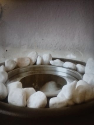 Caminetto da tavolo in vetro e pietra