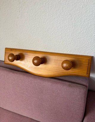 Appendiabiti in legno con 3 pomelli