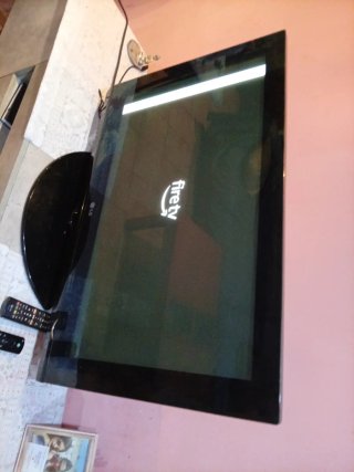 TV LG Negra solo sale una ralla al lateral