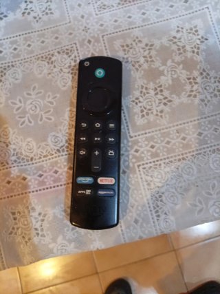 TV LG Negra solo sale una ralla al lateral