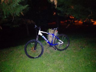 Bicicleta BH Azul y Blanca se levantó montado todo