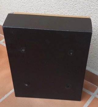 Buzón de cartas marrón