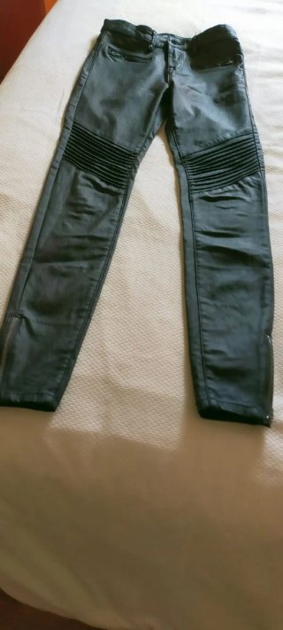 Pantalón negro Stradivarius Talla 34