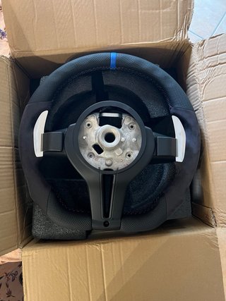 Volante sportivo BMW con paddle