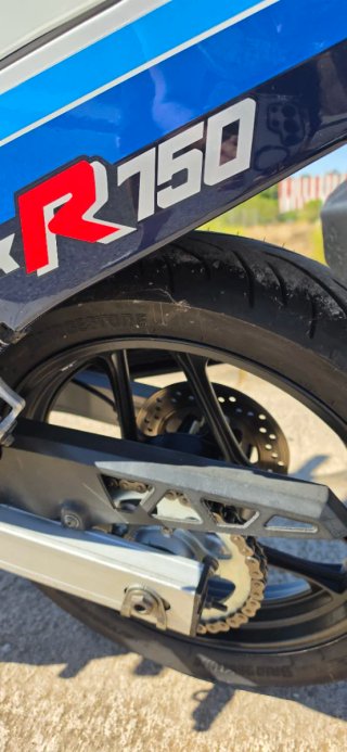 Suzuki GSX R 750 - Moto Clasica Deportiva