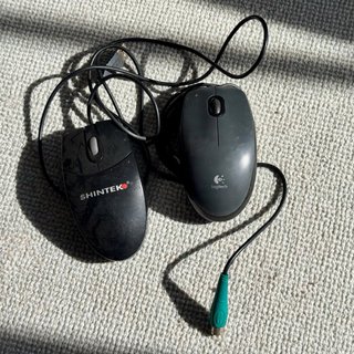 2 Mouse e 2 Tastiere Logitech Nere