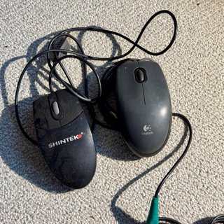 2 Mouse e 2 Tastiere Logitech Nere