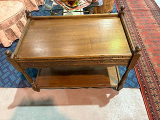 MESA AUXILIAR MADERA TALLADA