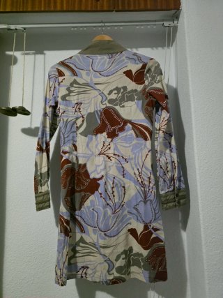 Vestido de algodón estampado. Muy bueno.