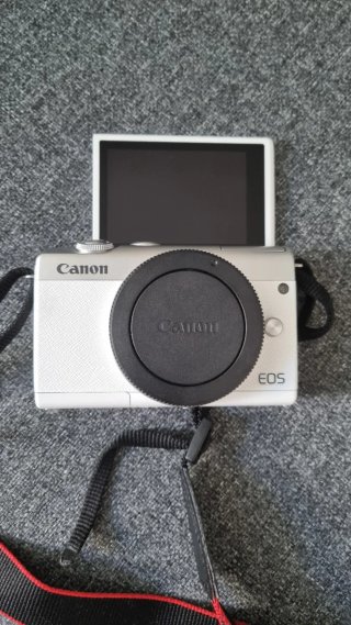 Canon EOS M200 Mirrorless Fotocamera