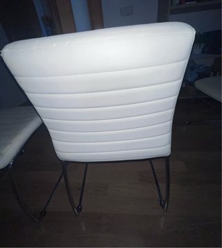 Mesa de cristal patas plateadas y 4 sillas