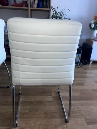 Mesa de cristal patas plateadas y 4 sillas