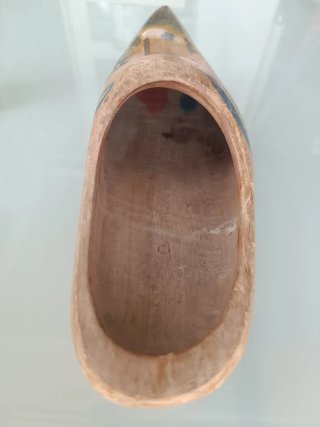 Zoccolo in legno decorato