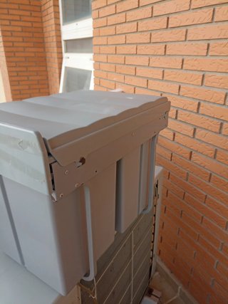Cubo reciclaje gris con guías metálicas